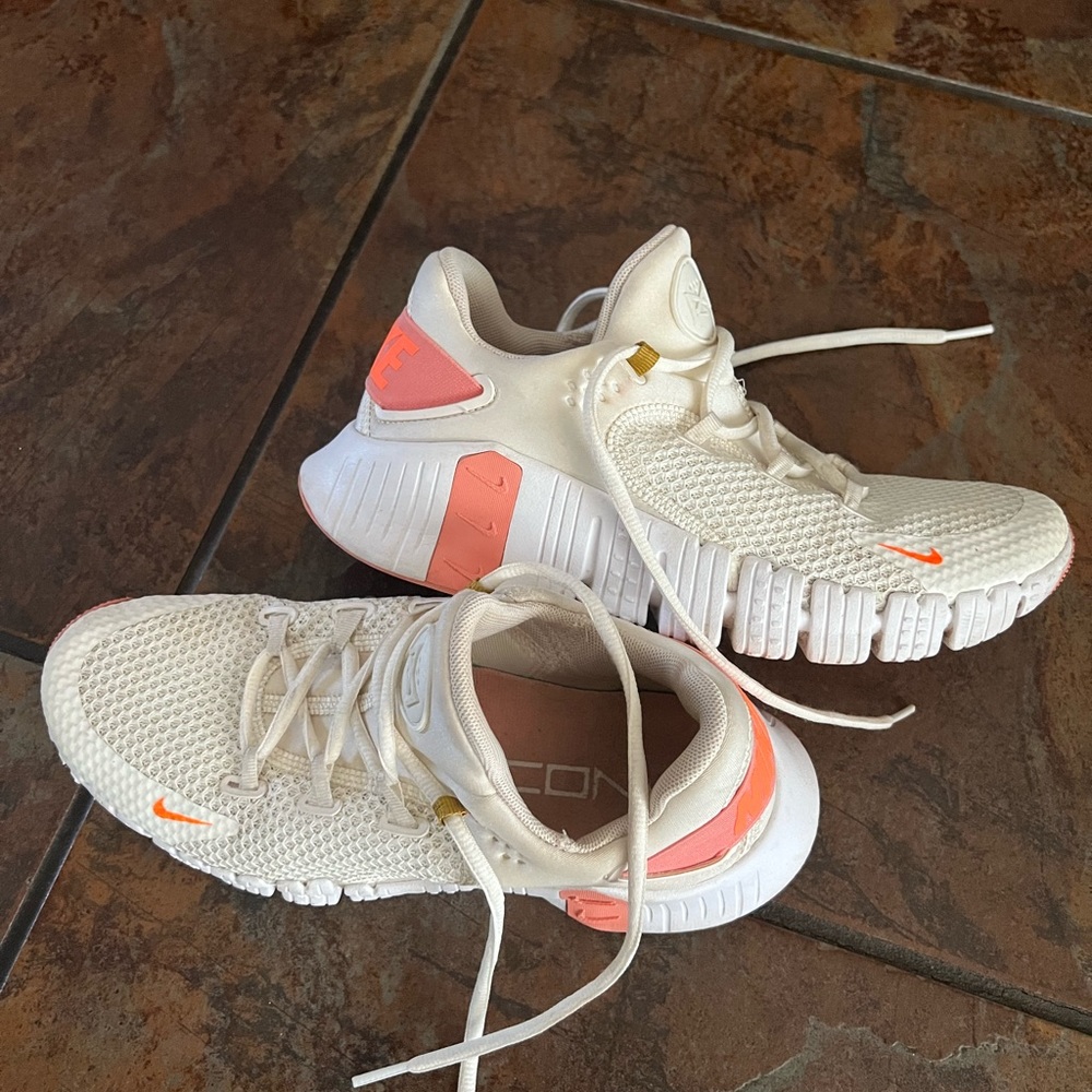 2022
Wmns Free Metcon 4 'Sail Total Orange'